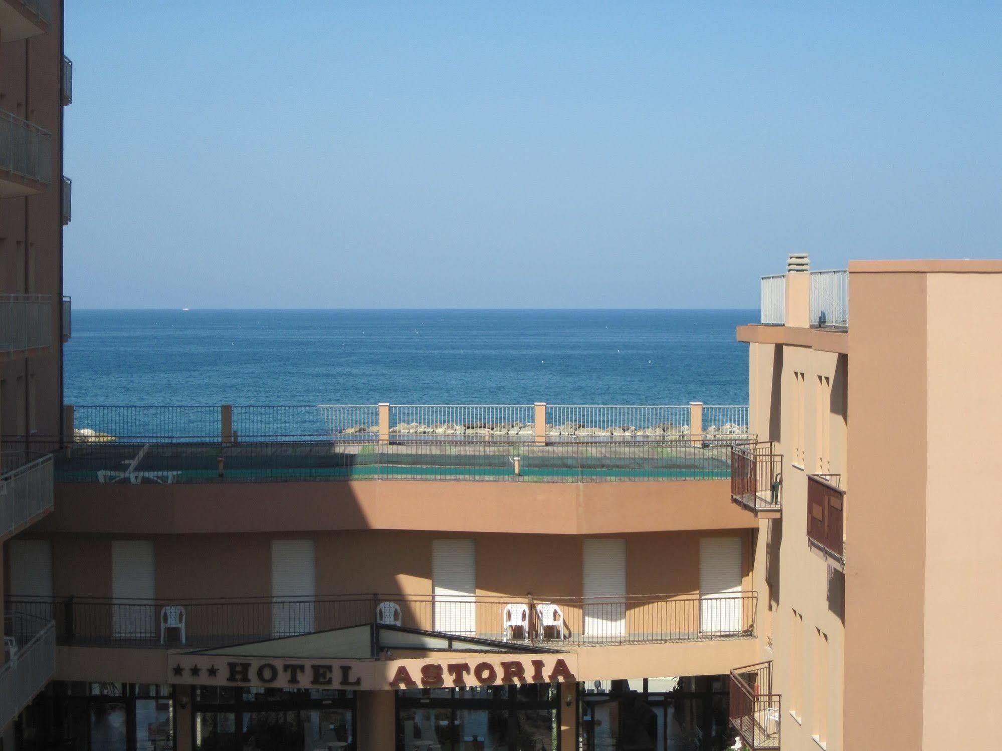 Amadei Hotel Promenade Pesaro Esterno foto